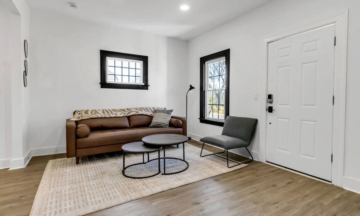 Niagara Falls House | Stylish 4BR Home | Mins to Falls & All Attractions