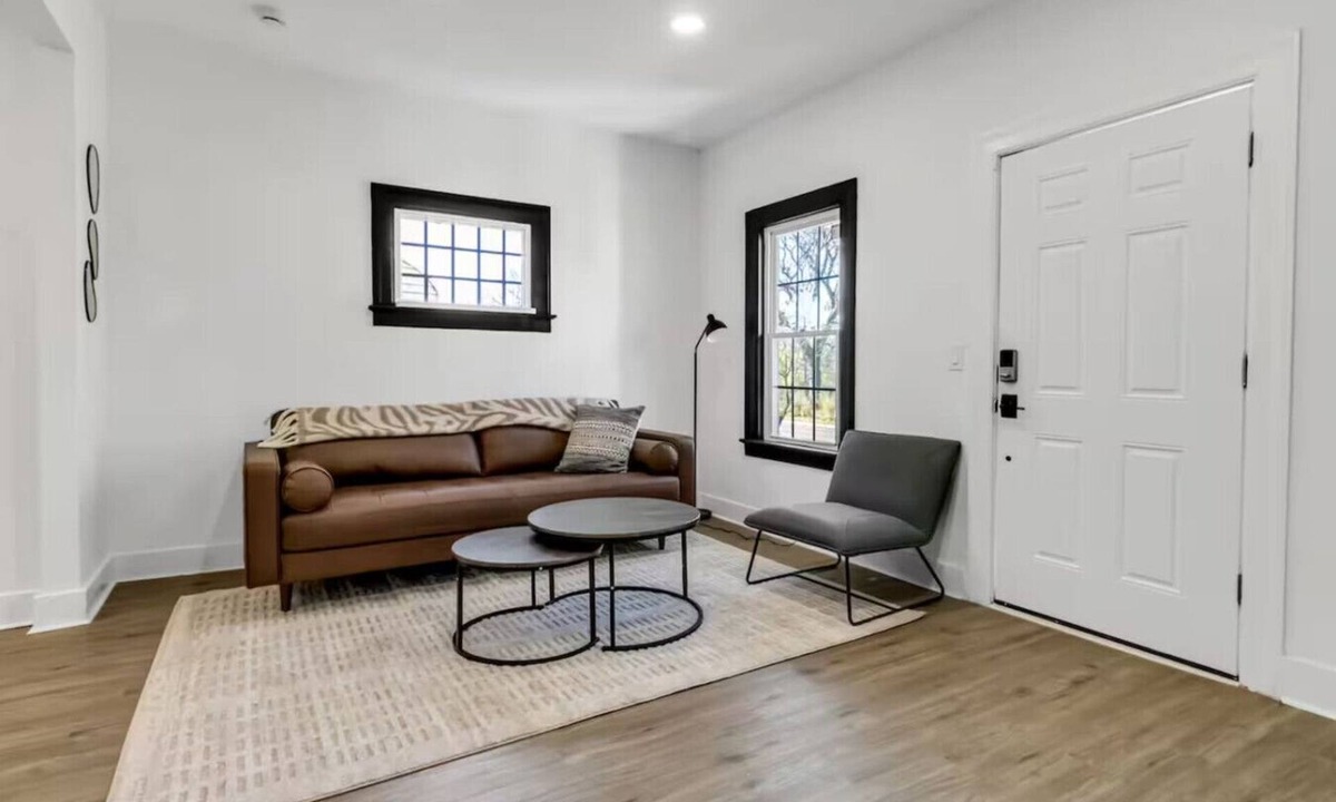 Niagara Falls House | Stylish 4BR Home l Mins to Falls & All Attractions