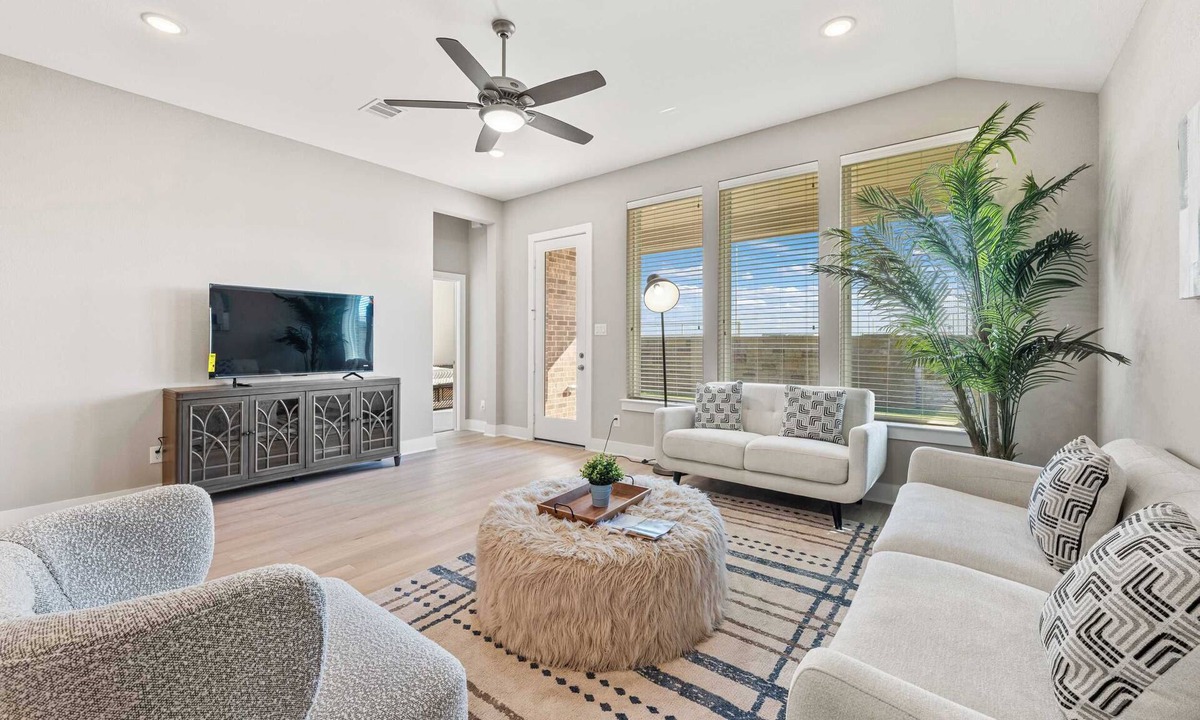 Clodine House | Stylish 4BR Home｜With Gourmet Kitchen｜30-Night Min｜Mainfloor Bedroom #42288