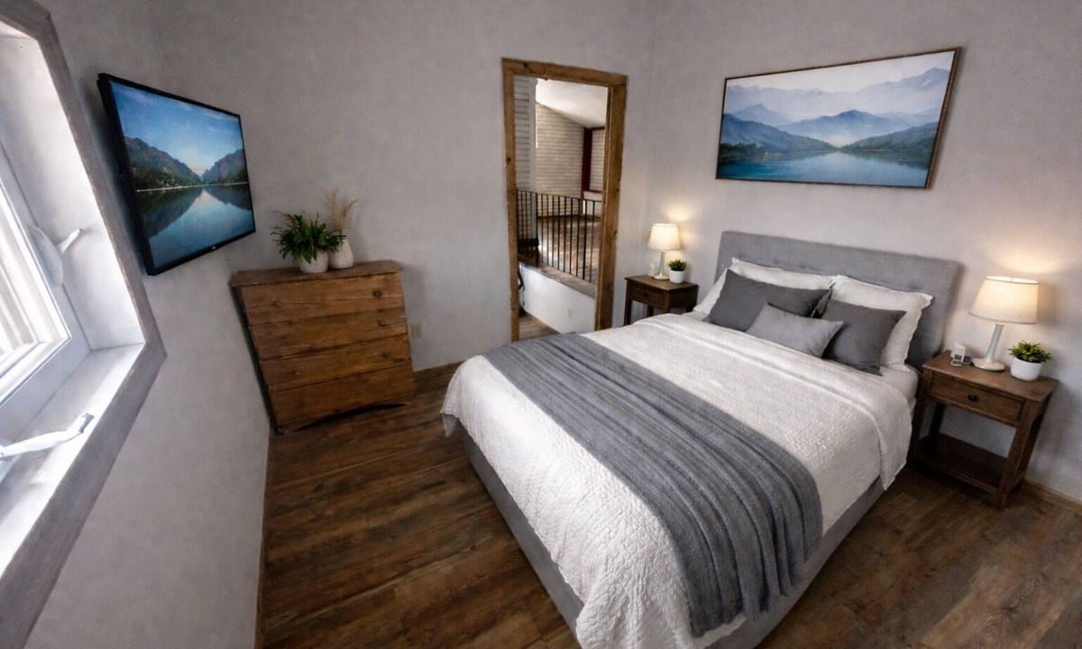 Oswego Apartment | Stylish 4BR Loft Sleeps 8 Prime Location