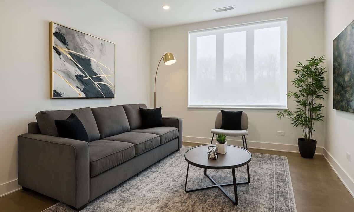 Greater Grand Crossing Apartment | Stylish 4BR South Loop Home