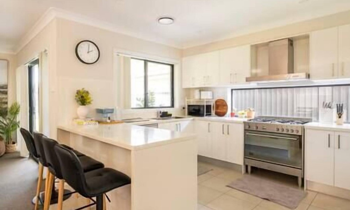 Marsden Park House | Stylish 4BR Villa with Office: Modern and Comfy
