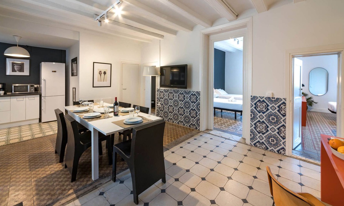 Gothic Quarter Apartment | Stylish 5 bedroom apartment for monthly stays