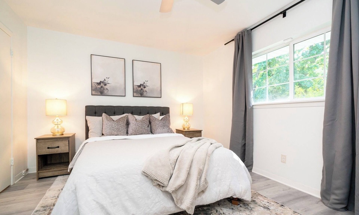 Longview House | Stylish 5-Star Longview Stay: 3BR, Game Room & Smart TVs for 6–7 Guests