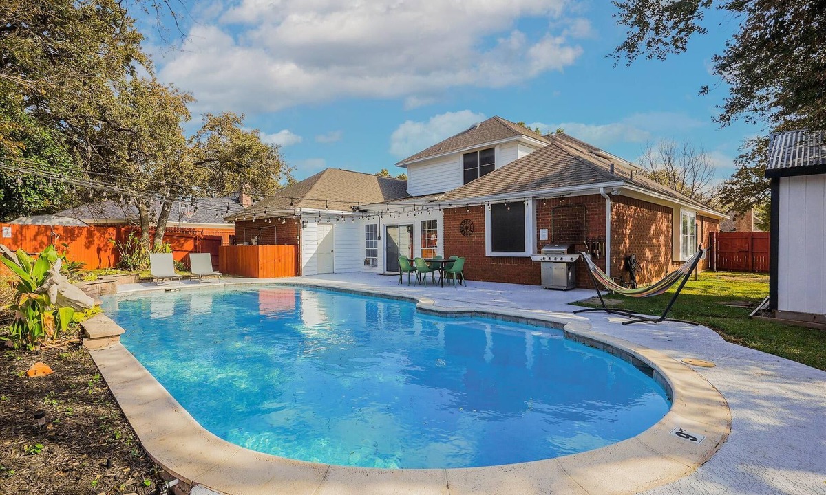 North Richland Hills House | Stylish 5-Bedroom Home w Pool & Modern Amenities