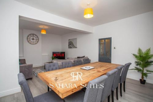 Blyth House | Stylish 5BR Home for Long Stays with Parking