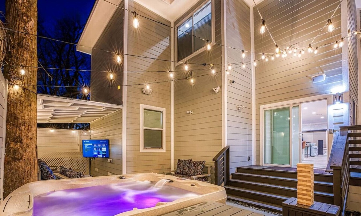 Five Points House | Stylish 6BR/5BA, DT, Hot Tub, Games, Sleeps 20+