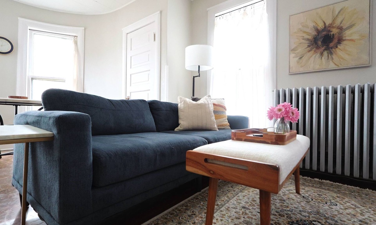 Bloomington Apartment | Stylish and comfortable, Central Location, Views of Franklin Park, Quiet & Cozy!