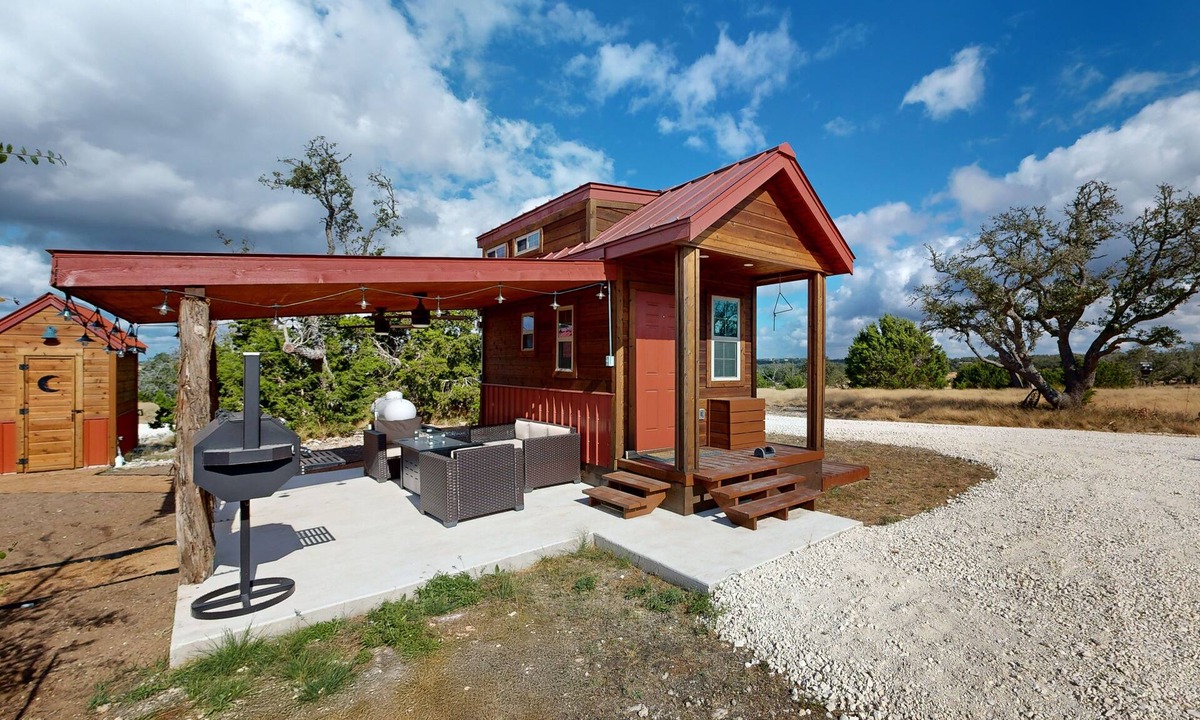 Harper Cabin | Stylish and cozy cabin with firepit, kitchen, AC and free wifi