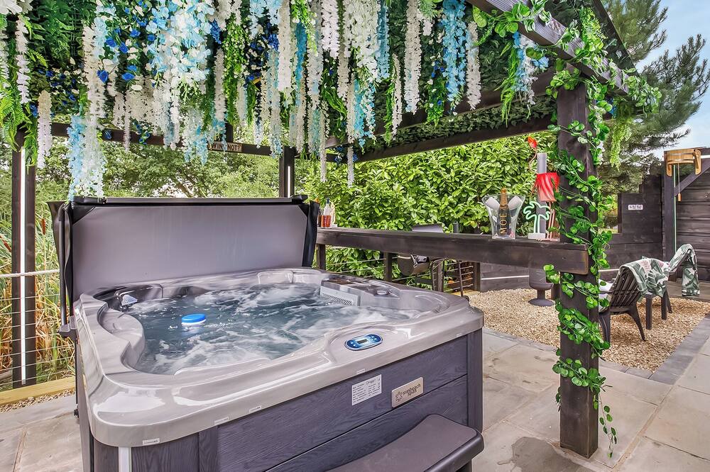 Selby Ski Chalet | Stylish and luxurious open plan lodge.