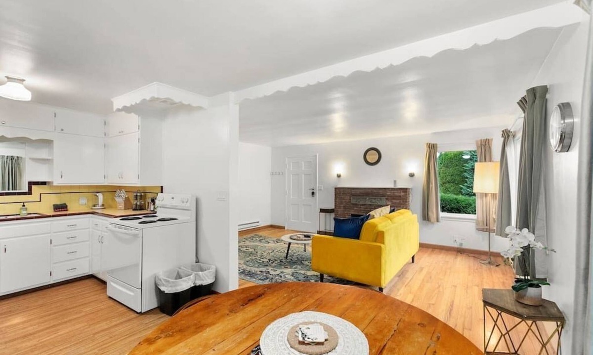 Monroe House | Stylish and Well Appointed in Downtown Monroe.