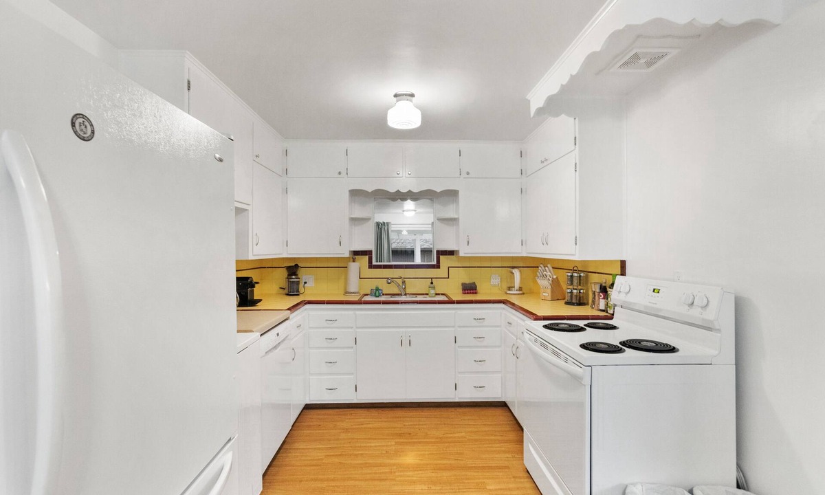 Monroe Apartment | Stylish and Well Appointed in Monroe