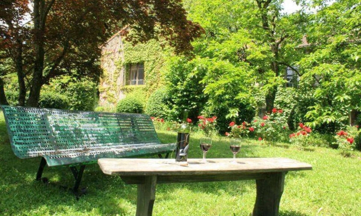 Labastide-Rouairoux Apartment | Stylish apartment, set within beautiful gardens