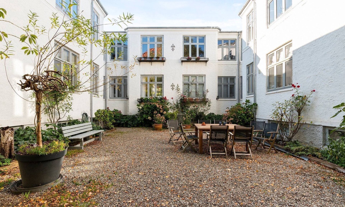 Charlottenlund Condo | Stylish Apartment in the Exclusive North Copenhagen