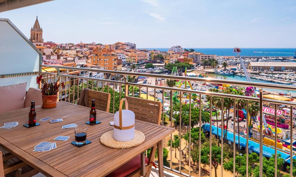 Palamos Apartment | Stylish Apartment in Palamós - Near Sea with Parking