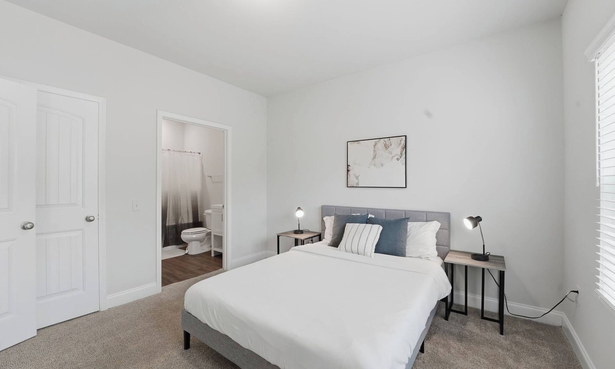 Savannah Apartment | Stylish apartment with open living space