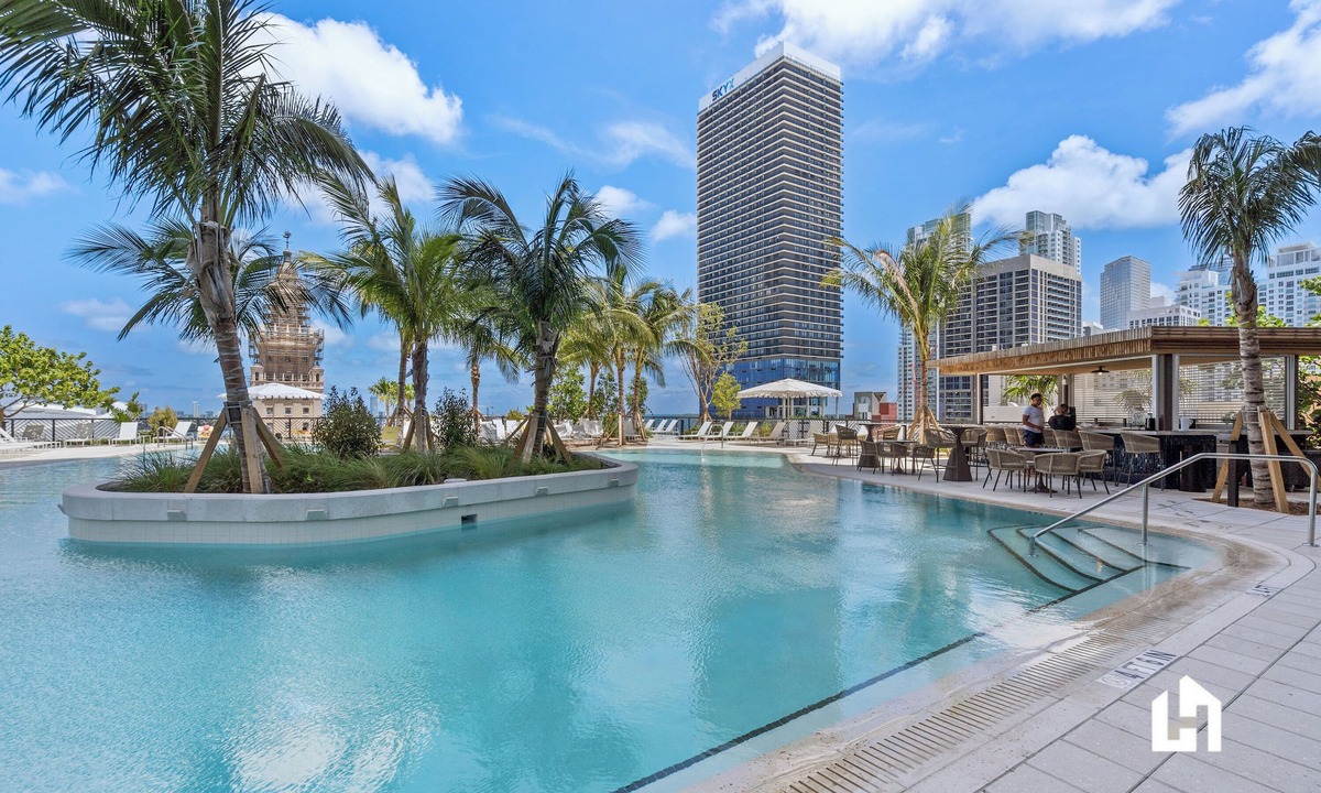 Downtown Miami Apartment | Stylish Apartments with Partial Ocean Views in Downtown