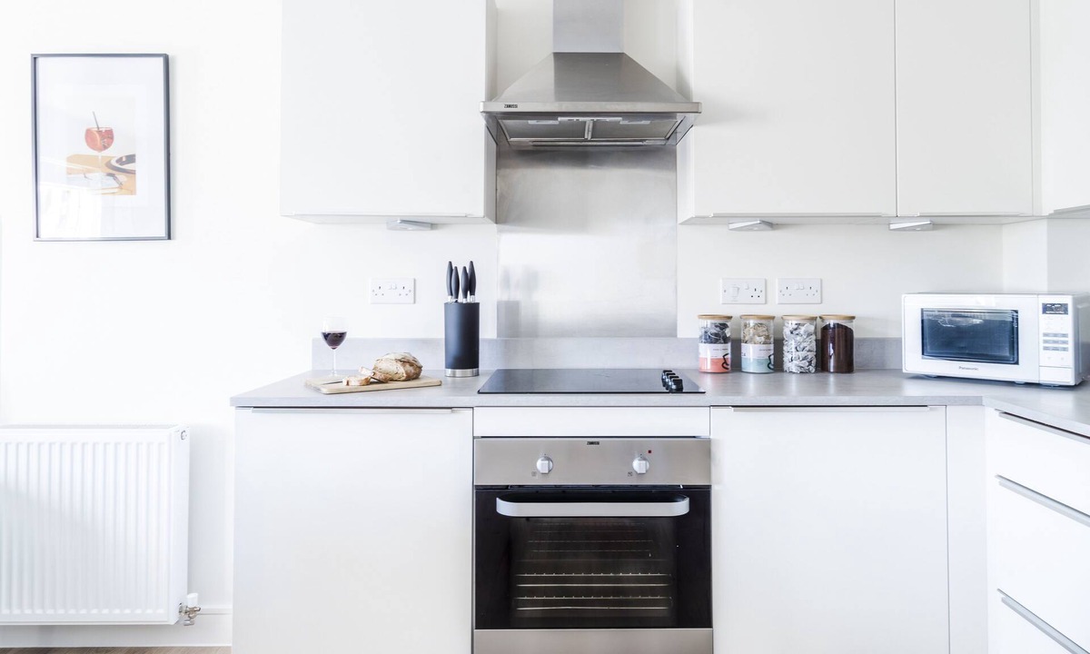 Ashford Apartment | Stylish apt w/ 2 bathrooms & free private parking