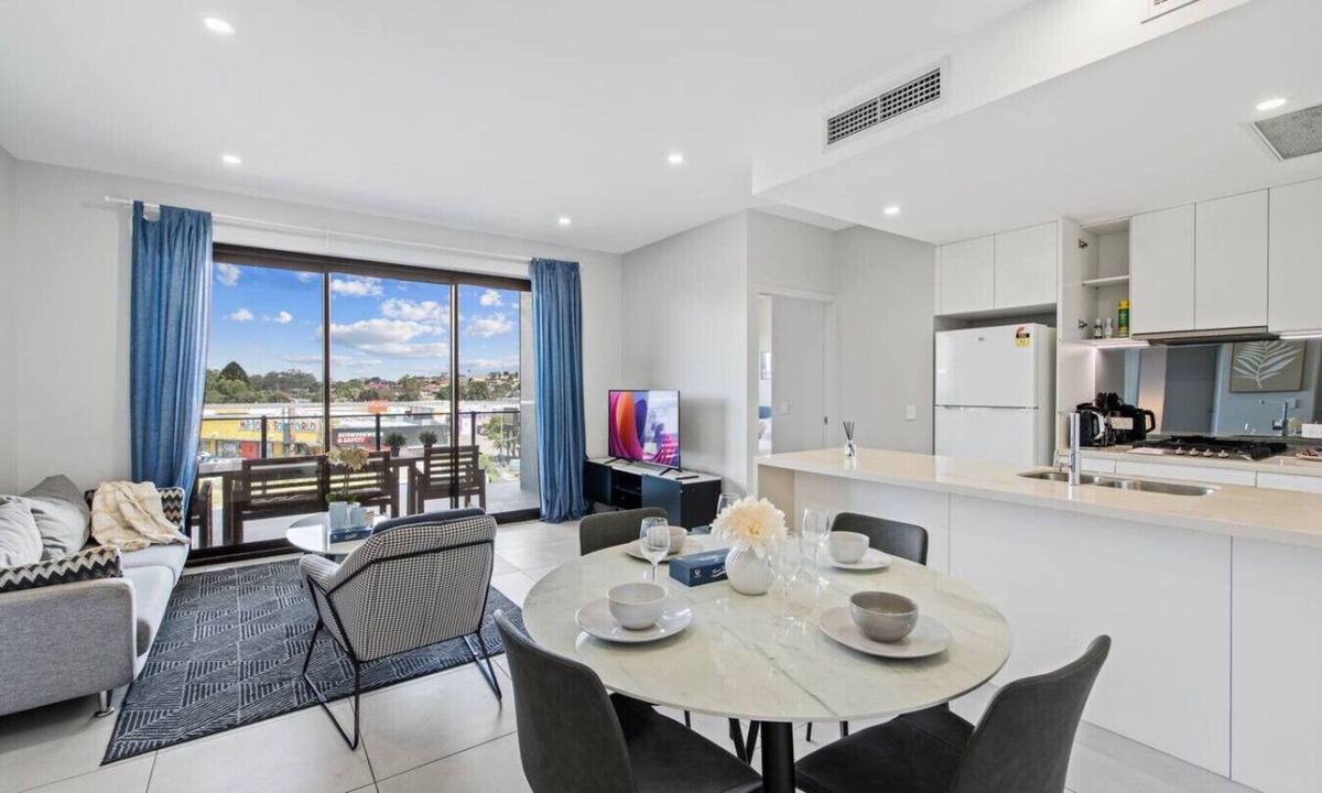 Macgregor Apartment | Stylish Apt w/Balcony Easy Access to Everywhere