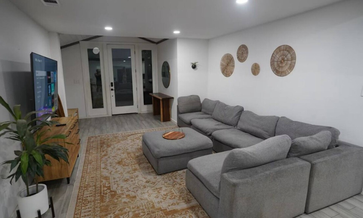 East Congress House | Stylish Austin Retreat. Private Home Near DT ATX!