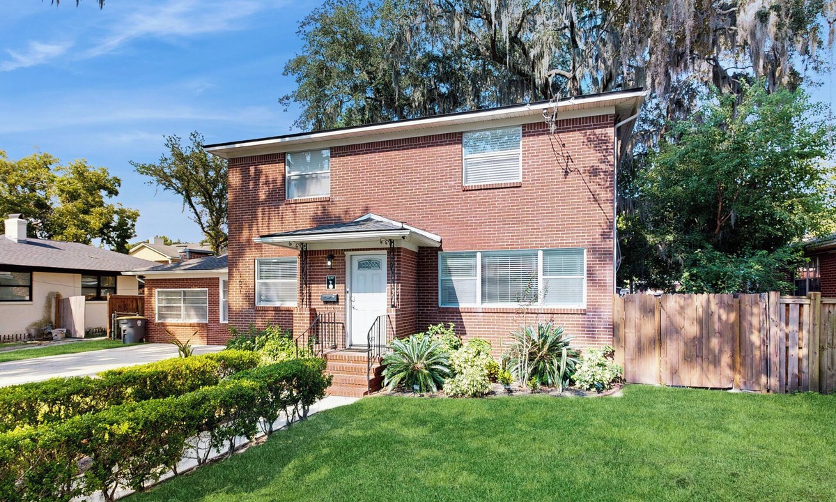 Avondale House | Stylish Avondale Home – Pet-Friendly & Walkable