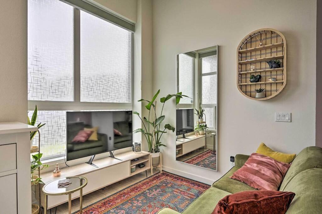 Whittier Heights Apartment | Stylish Ballard studio 15 mins from Space Needle
