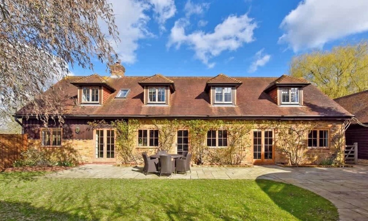 Winkfield House | Stylish Barn Conversion Near Windsor