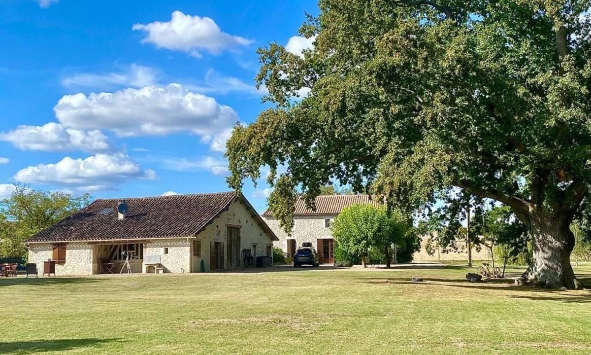 Moustier House | Stylish barn conversion with a beautiful pool and stunning 4ha grounds.