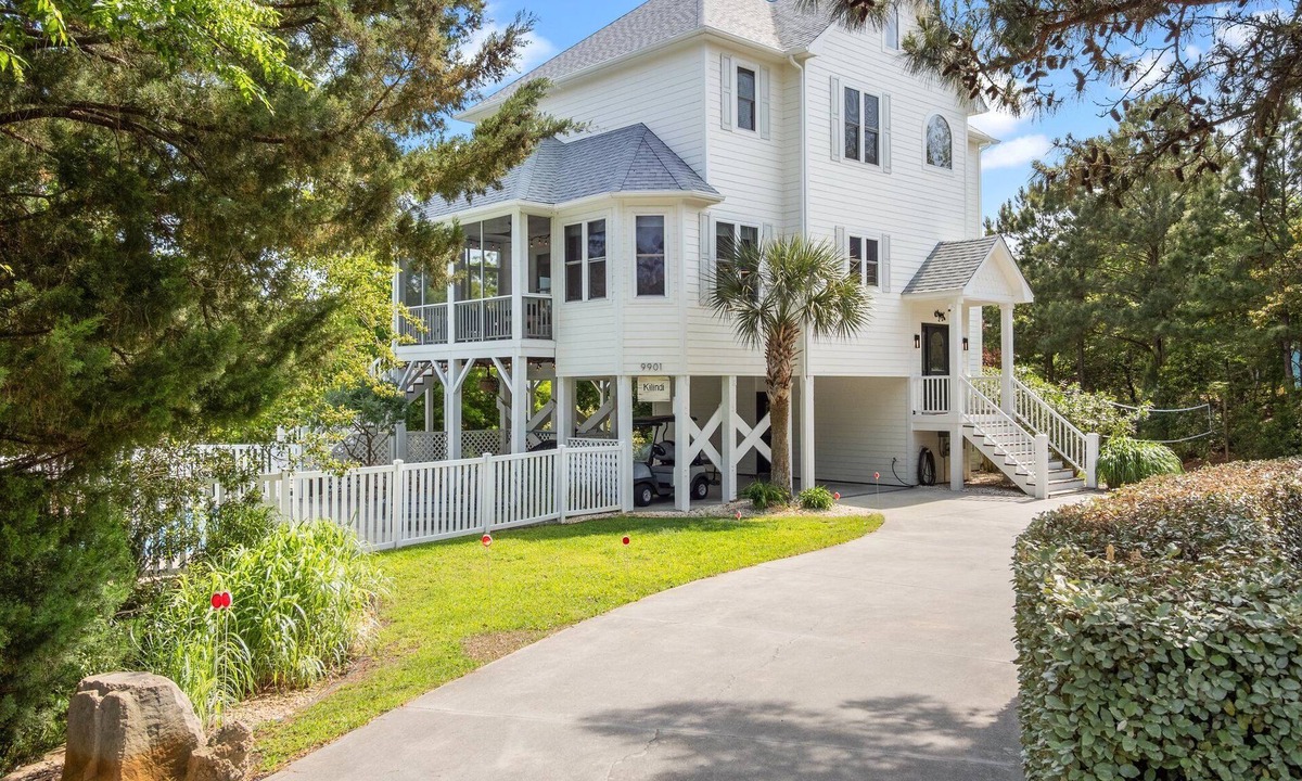 Emerald Isle House | Stylish Beach Escape w/Pool & Golf Cart