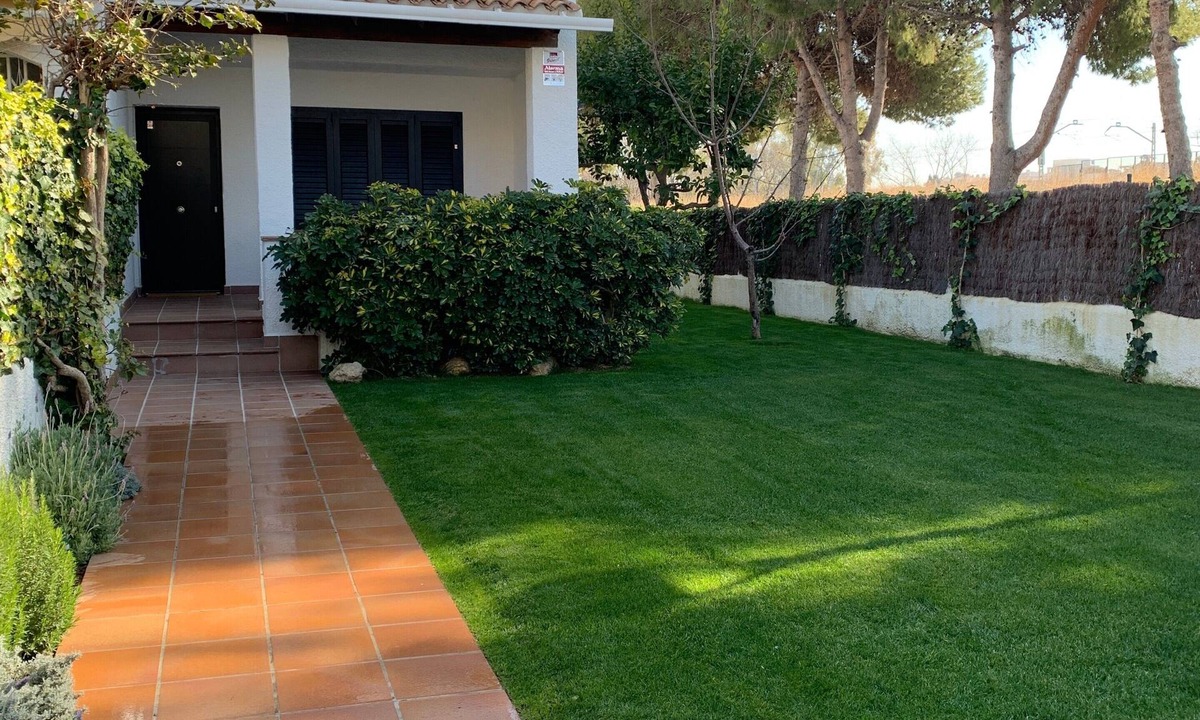 Cubelles House | 'Stylish Beach House 600 m from the Sea' with Garden & Wi-Fi