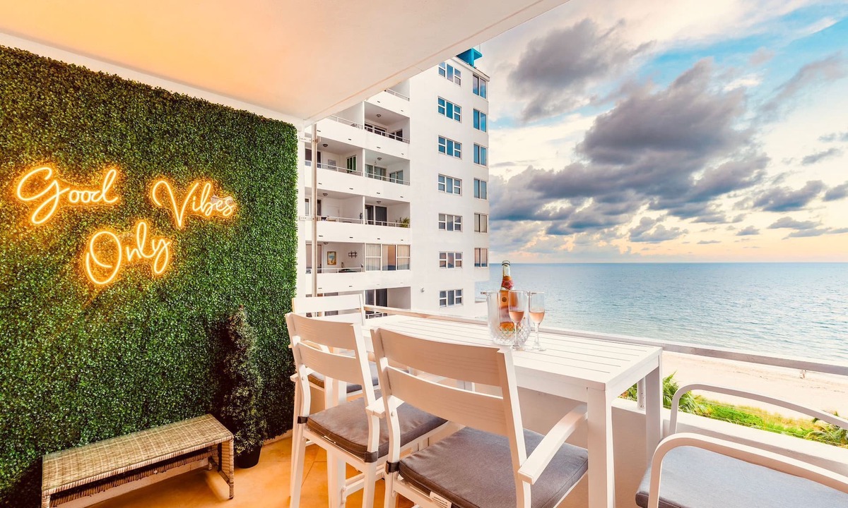 Galt Mile Condo | Stylish Beachfront Condo with Balcony & Ocean View