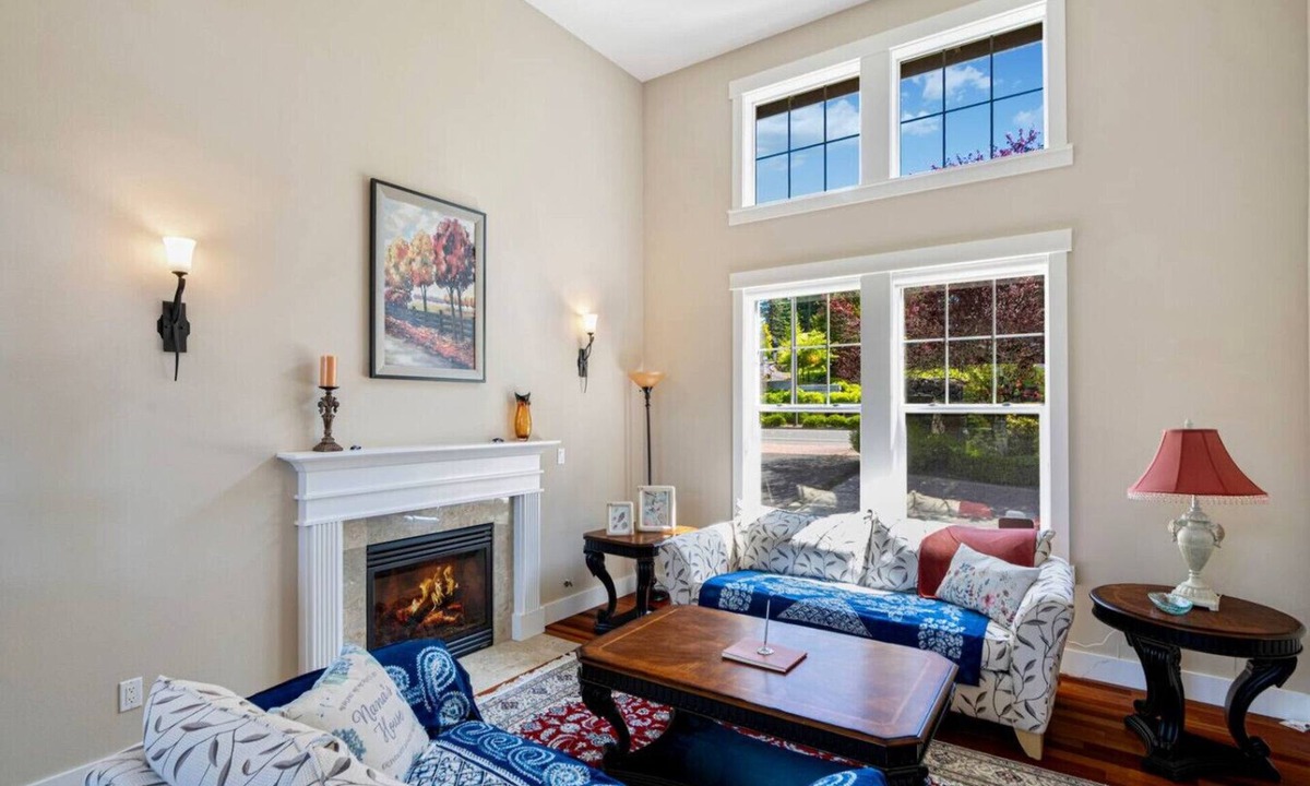 Cougar Mountain House | Stylish Bellevue 5BR/2.5BA Upper Unit | LEGO Fun!