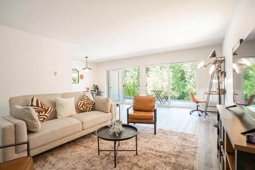 West Bellevue Apartment | Stylish Bellevue Stay half mile to downtown