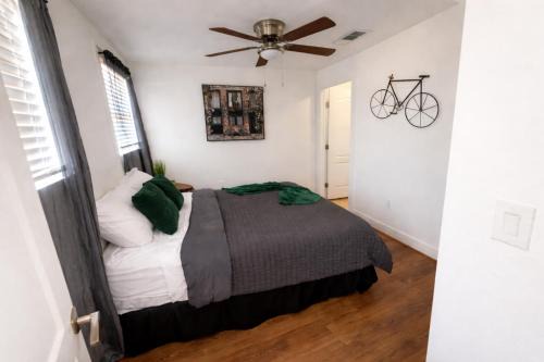 Kessler Apartment | Stylish Bishop Arts Loft With Continental Breakfast