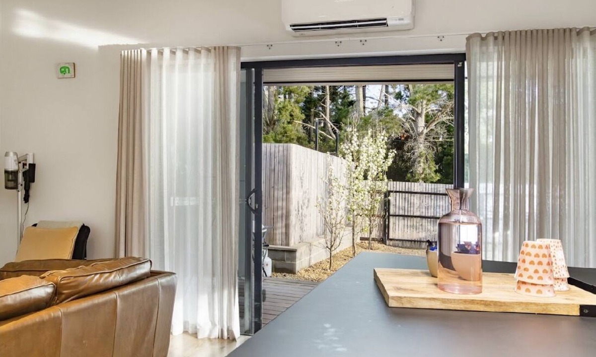 Creswick Apartment | Stylish, Brand New, private Studio