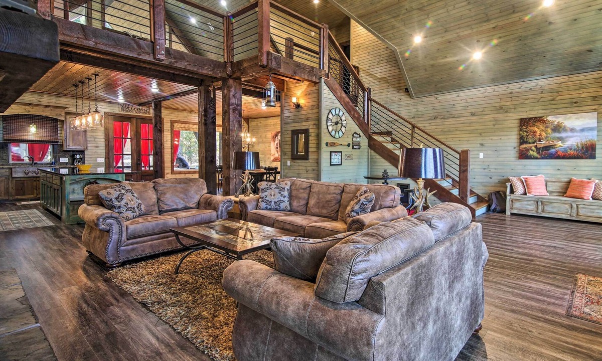 Hochatown Cottage | Stylish Broken Bow Cabin w/Hot Tub + Fire Pit!