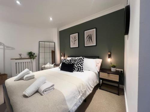 Canton House | Stylish Central Apartment