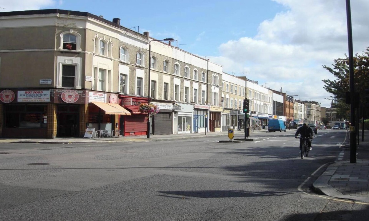 Haselbury Apartment | Stylish Central London Flat with Pool Table, Office Space & Prime Location