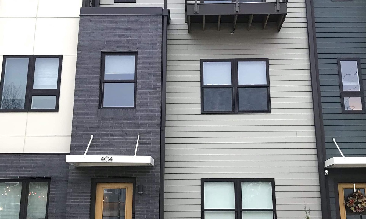 West Central House | Stylish & Central Townhome-Perfect for Groups!