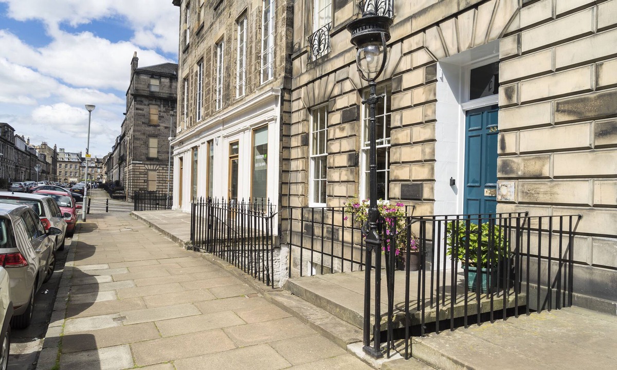 New Town Apartment | Stylish City Centre Apartment