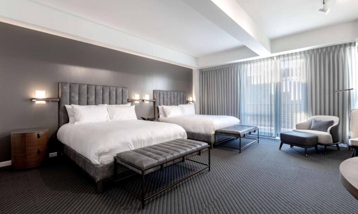 Iowa City House | STYLISH COMFORT IN DOWNTOWN IOWA CITY