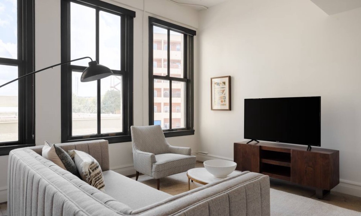 Downtown San Antonio Condo | Stylish Comfort in Every Corner: Discover La Luz's 3BR Condo