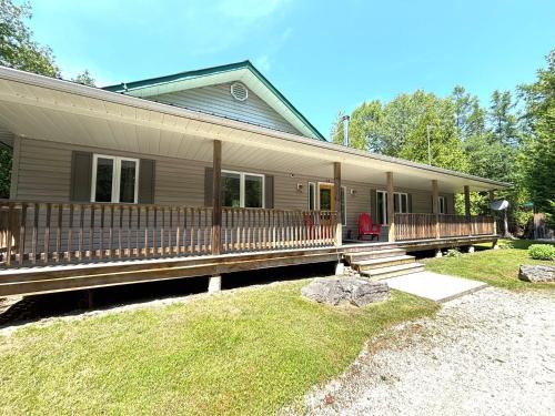Lion's Head House | Stylish cottage near Lake Huron with Hot Tub