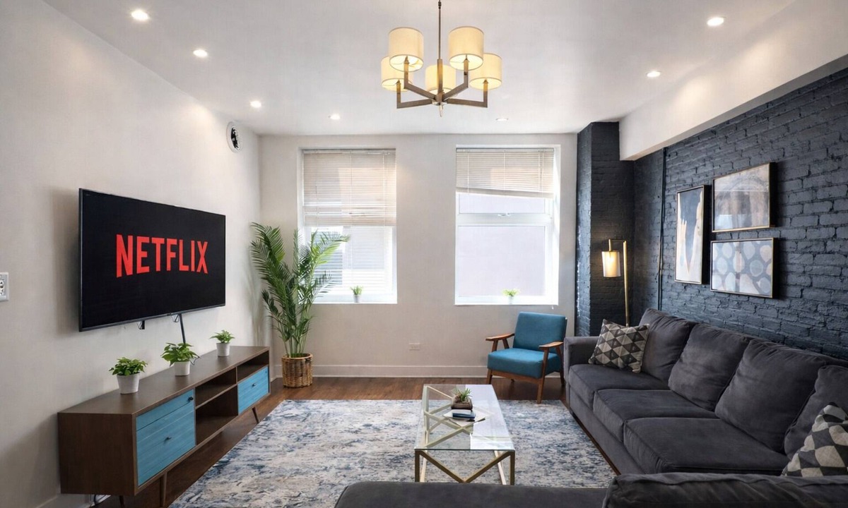 Near South Side Apartment | Stylish Cozy 3BR Smoking Friendly Unit Near McCormick Place & Museum Campus