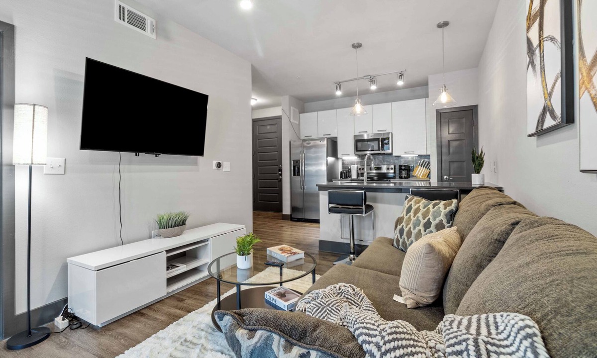 Chestnut Apartment | Stylish & Cozy Austin 1BR | Pool Access, Gym, Free Wi-Fi & Parking
