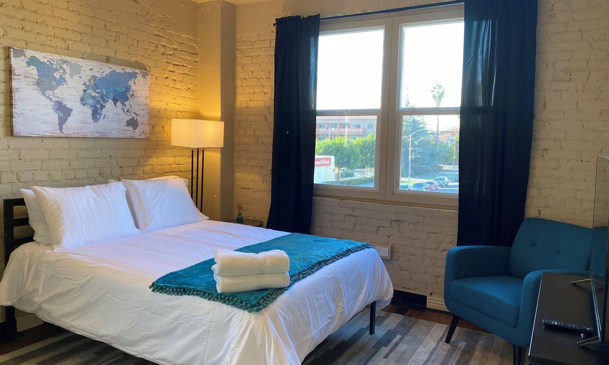 Westlake Hotel | Stylish & Cozy Downtown LA Stay for Two