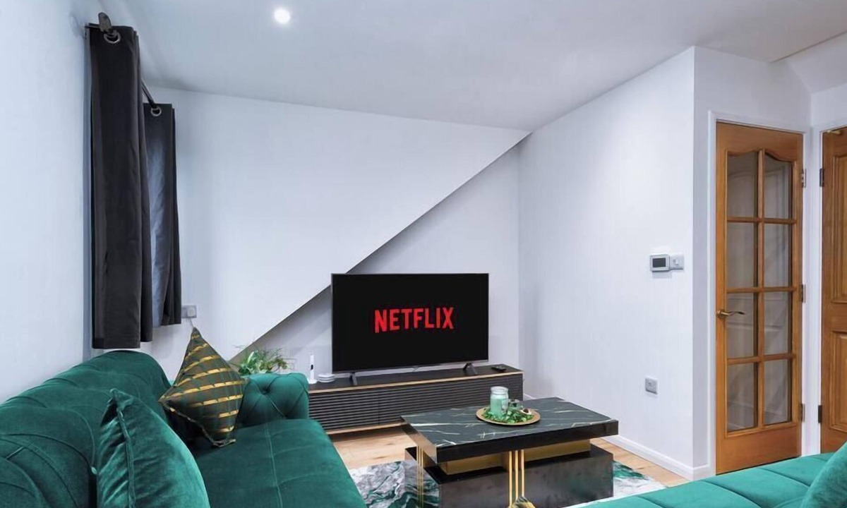 Dagenham House | Stylish Dagenham Flat | Easy Central London Access