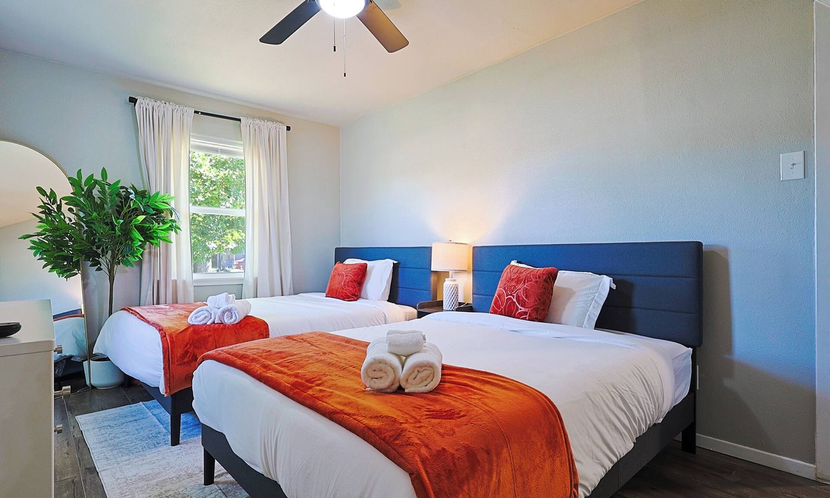 Farmers Branch House | Stylish Dallas Retreat - Sleeps 14 - Game Room + Prime Location near Galleria