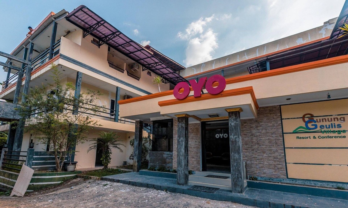 Megamendung House | Stylish DBL Suite Escape W/Free WiFi and Parking