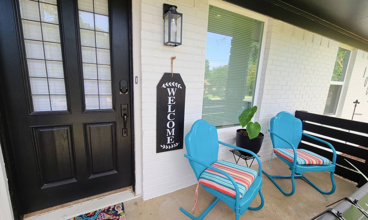 Dallas House | Stylish design,king bed, fast WiFi. Safe, tranquil, minutes from central Dallas.